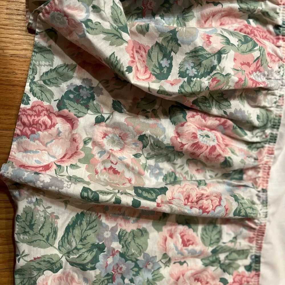 Vintage shabby chic ruffled floral twin bed skirt
